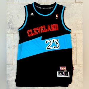 Lebron James Cleveland cavs basketball jersey  #23 retro throwback vintage-M